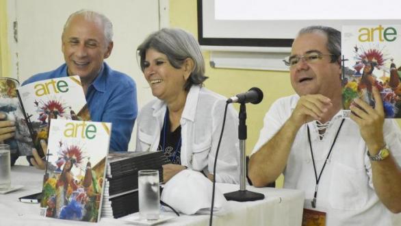 De izquierda a derecha: Sr. José Carlos de Santiago, Teresa Melo y Alexis Triana 