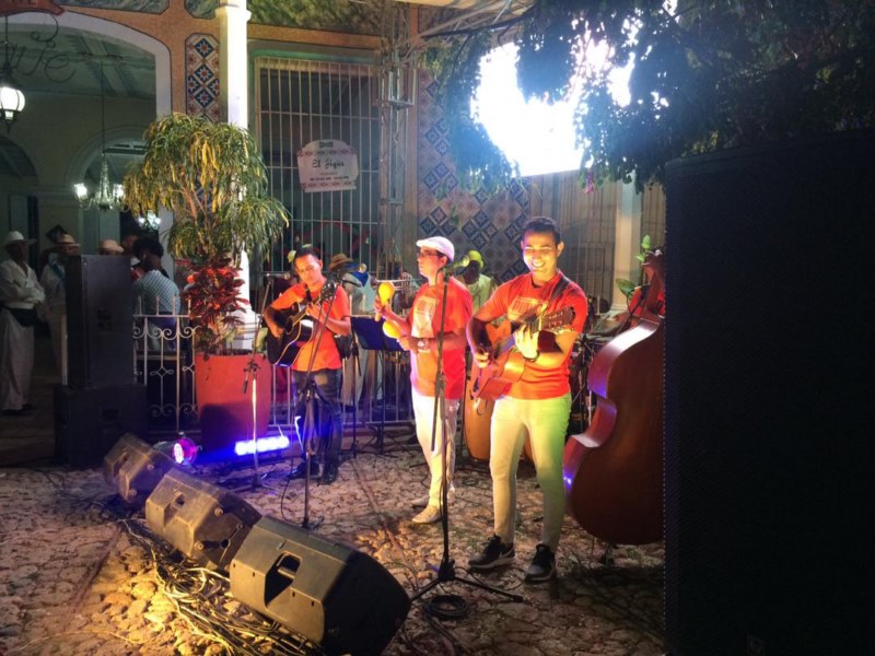 Revista cultural con Tonadas Trinitarias en la Plazuela del Jigüe 