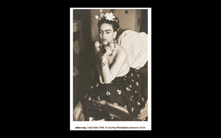 Frida: The Making of an Icon - Julien Levy, Frida Kahlo 1938. © Courtesy Philadelphia Museum of Art.