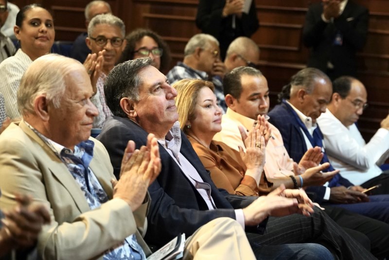 Otras autoridades en invitados especiales