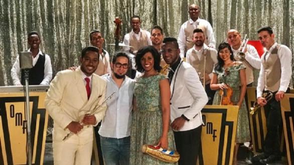 Orquesta Faílde junto a Joseph Ros, tras el rodaje del videoclip Bonito y Sabroso/ Foto: Pedro Pablo Cruz
