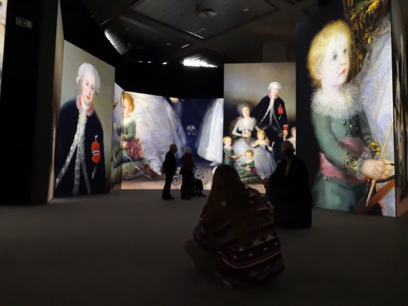 #INGOYA Muestra de obras del artista en pantallas gigantes 