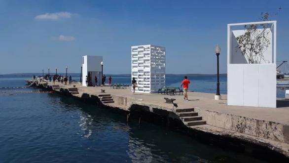 Obra emplazada en Cinefuegos como parte de la XIII Bienal de La HAbana 
