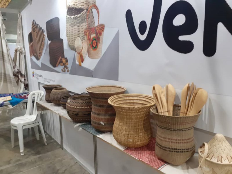 cestería donde se combinan fibras naturales