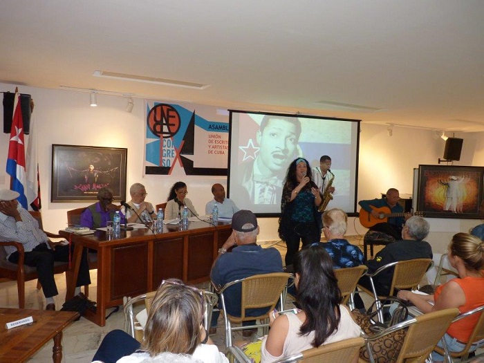 One of the musical moments of the press conference dedicated to the Centenary of the birth of Benny Moré, the Great of Rhythm