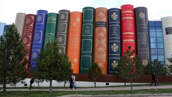 Fachada-lataral-Biblioteca-de-la-Universidad-de-Karabuk