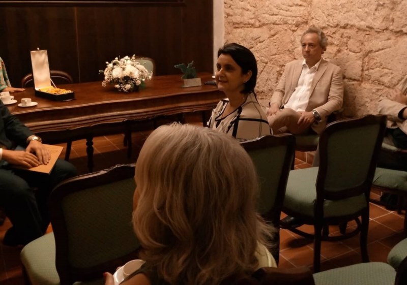 Al centro, Perla Rosales, directora general adjunta de la Oficina del Historiador de la Ciudad de La Habana