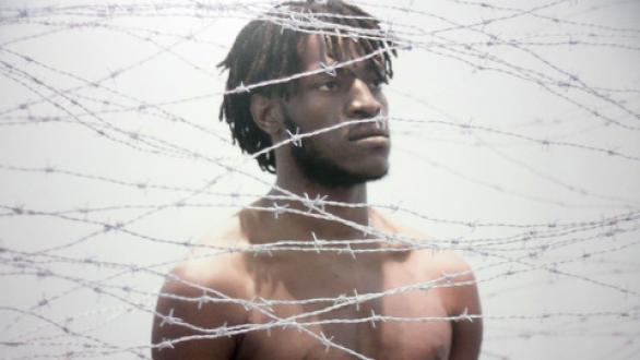 persona tras reja- obra de arte 