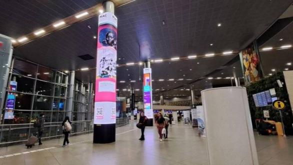 Parte de la campaña “Volarte” en aeropuerto de Bogotá/ Foto tomada de Metrolibre
