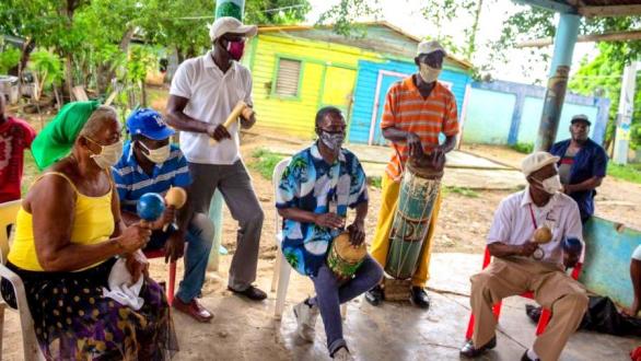 Miembros de la Cofradía del Espíritu Santo de los Congos de Villa Mella.