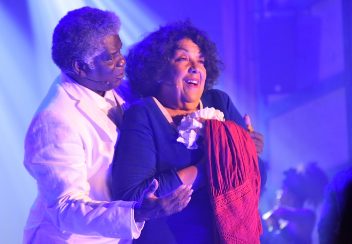 Capullo intenta conquistar a Rita