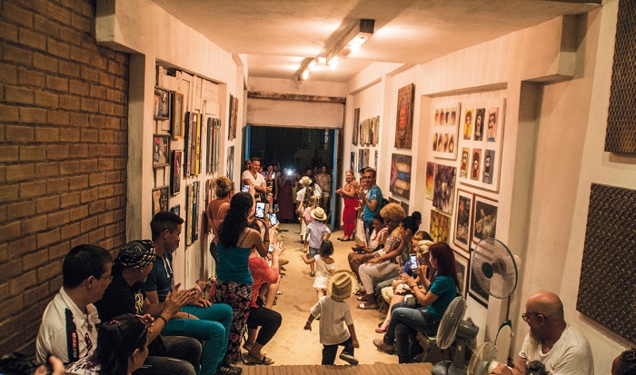 Desfile de modas para niños en Gato Negro Open Studio.