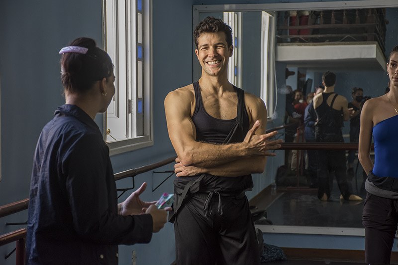 Roberto Bolle junto a Viengsay Valdés e integrantes del Ballet Nacional de Cuba