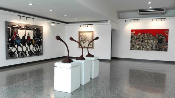 Vista de la exposición Felices los normales dedicada a Antonia Eiriz 