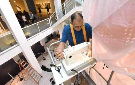 Ian Johnston makes art out of shopping carts and a huge nylon bag in MOCA Jacksonville exhibit