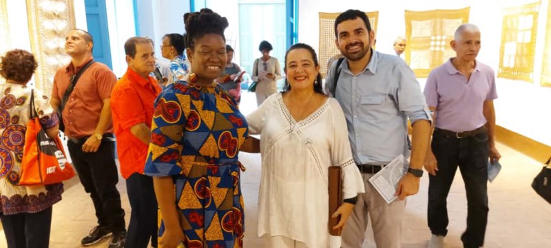 exposición “Tejidos paralelos”