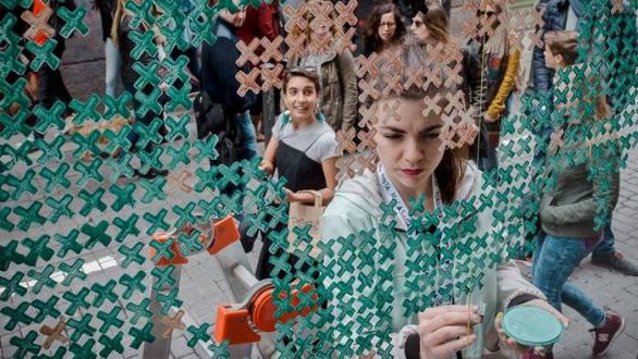 Artistas pintando establecimientos en Madrid, Pinta Malasaña