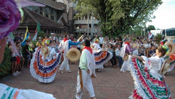Bailes tradicionales en Fiesta de la Cultura Iberoamericana 