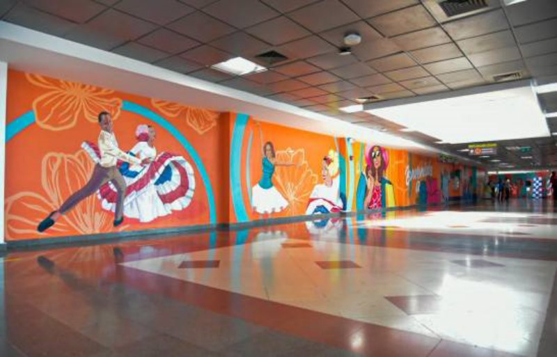 Murales en Color de Santo Domingo en el aeropuerto Las Américas
