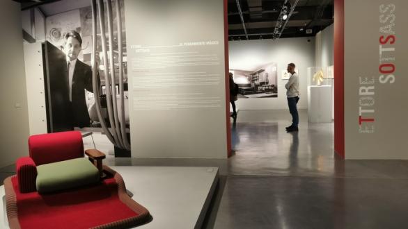 Vista de la exposición Ettore Sottsass. El pensamiento mágico