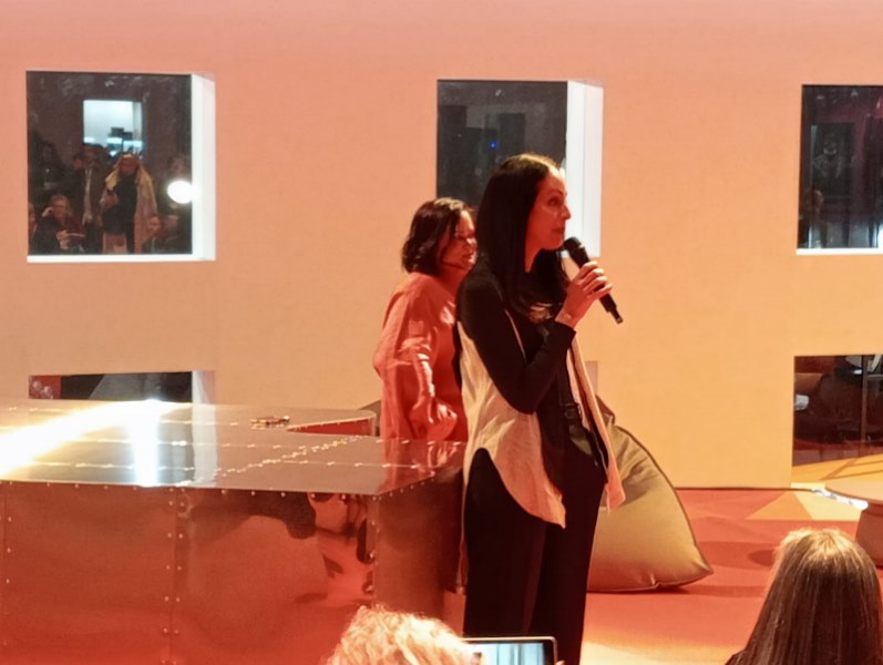 Carla Acevedo-Yates, comisaria 