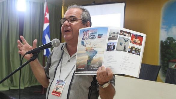 Alexis Triana during the presentation of the magazine Arte por Excelencias