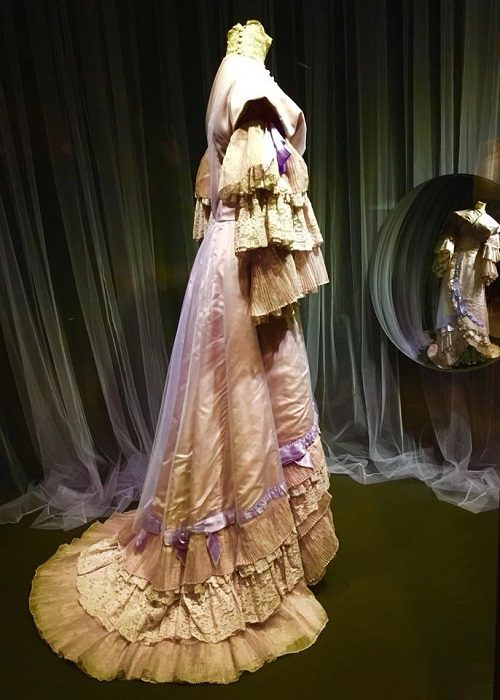 Vestidos en la exposición 