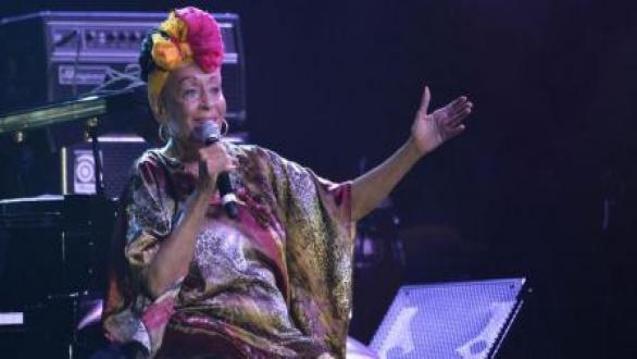 La estrella de la noche fue –sin duda- la cantante Omara Portuondo, quien arrancó los aplausos más estruendosos de la velada. (José Rodríguez)