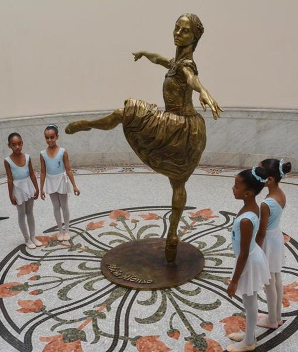Estatua de Alicia Alonso