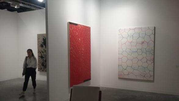 Vista del stand de la galería Luciana Brito