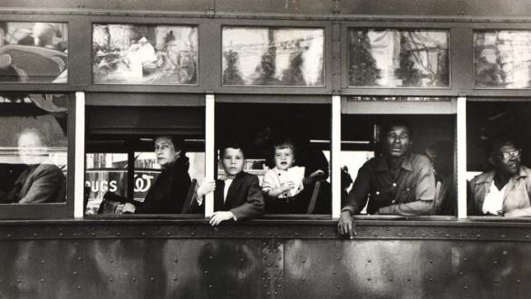 Robert Frank, Trolley. New Orleans, 1955 - Foto Cortesía Discovery / Bruno Tartarin