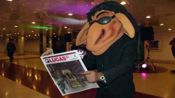 Lucas en el Karl Marx 