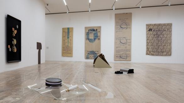 Vista de la muestra Gabriel Kuri: Pronóstico/ Foto: Abigail Enzaldo y Emilio García/ Museo Jumex