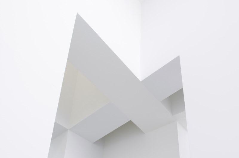 Corrección, Ignasi Aballí, 2022. Photo Claudio Franzini. Cortesía de AECID 