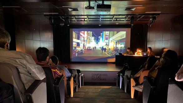 personas en la conferencia performativa Varios fines del mundo