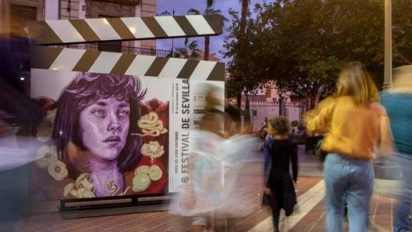 cartel del festival de cine de sevilla en las calles