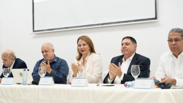 Federico Fondeur, Giovanny Cruz, Milagros Germán y José Pio Santana