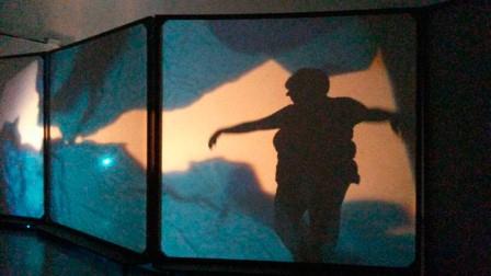 "Acting in the shadow", theatre into art 