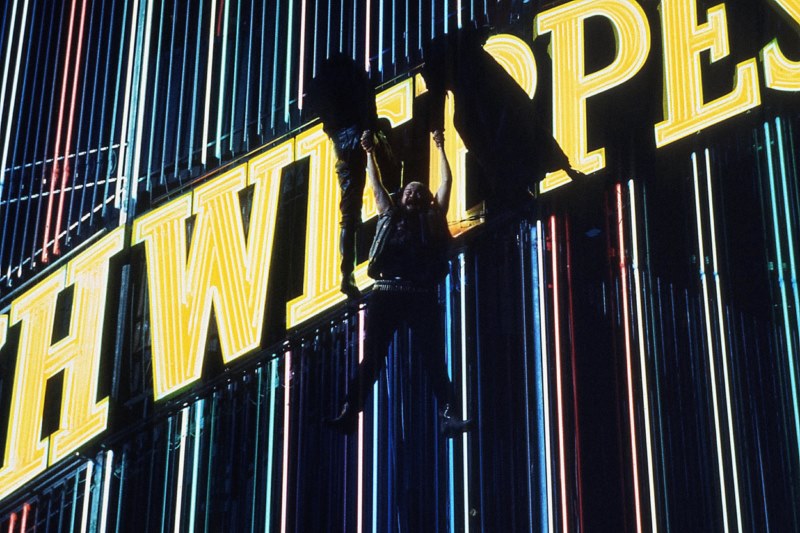 Fotograma de la película ‘El día de la bestia’, dirigida por Álex de la Iglesia y estrenada en 1995., © 2007 Video Mercury Films /EGEDA.