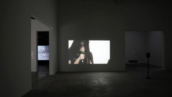 Obra de la exposición Perforado por en la Bienal de Venecia