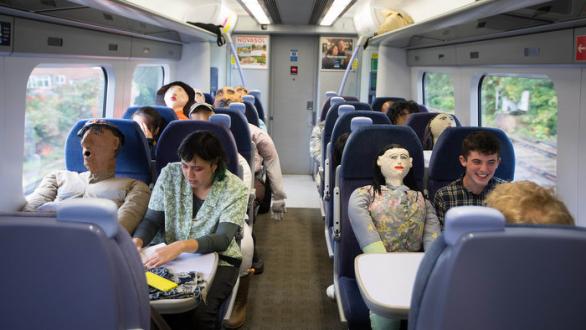 On the left: Miranda Álvarez, correspondent for Arte por Excelencias UK, participating in the collective performance  consciousness.