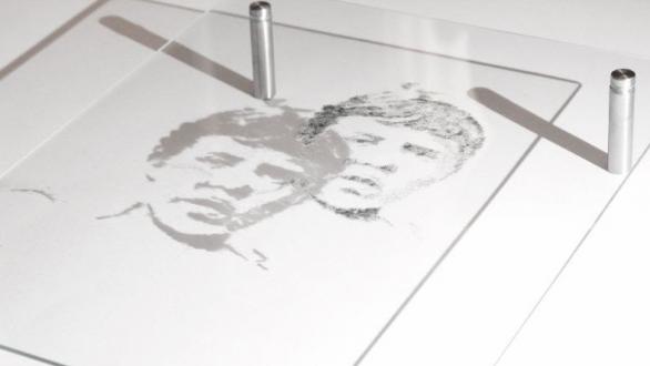  Detalle de Retrato 2, Proyecto Sombras del Pasado, Gil Gijón, (polvo y látex acrílico sobre cristal, 32 x 26 cm, 2017)