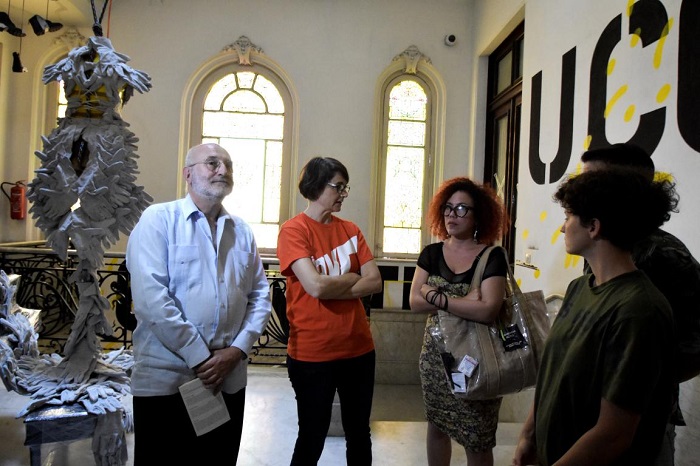 Ambassador of Spain with artists and their works exhibited at the diplomatic headquarters