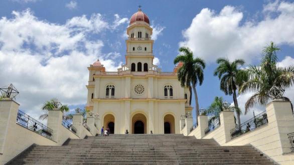 Entrada del Santuario de la Virgen de la Caridad de Cobre 