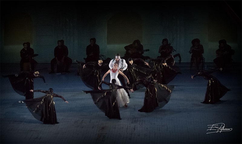 Bailarines del BEC en el fantasma