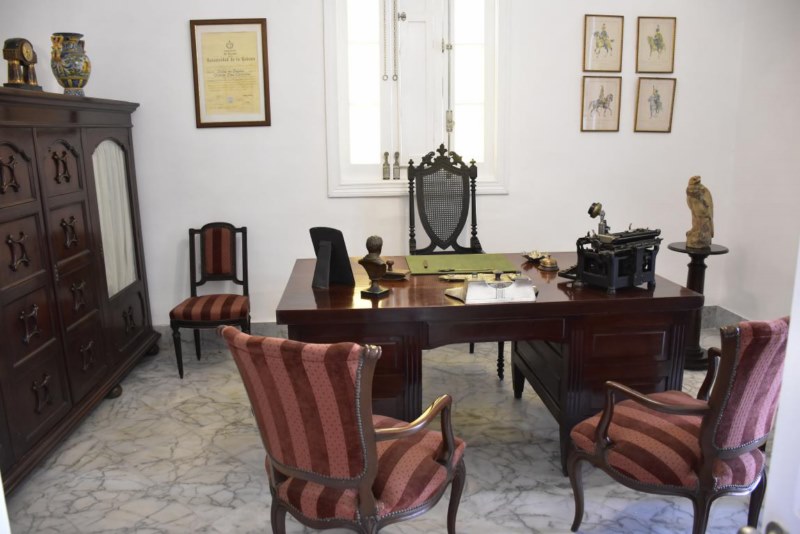 Mobiliario en la casa dl vedado