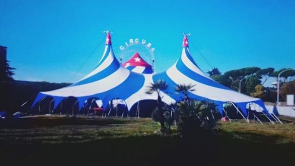 Carpa Carpa especialmente creada para las presentaciones de Circuba en Italia