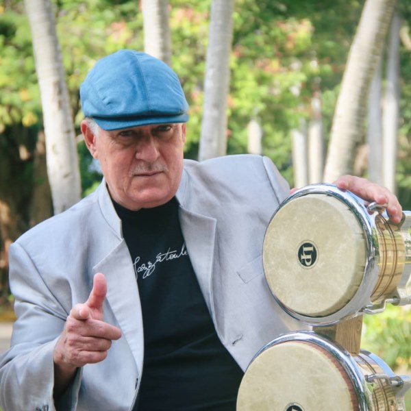 Frank “El Matador” Oropesa, bongó, director del Septeto Nacional, productor general y director musical del disco (foto cortesía de Frank Oropesa).
