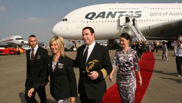 El capitán Travolta y su tripulación