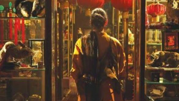 Fiona Tan  Desoriente (Disorient, 2009)  Instalación de vídeo digital de dos canales. 17 min y 19 min © Solomon R. Guggenheim Museum, Nueva York.  Adquirida con los fondos aportados por el Comité Internacional del Director, 2014 1014.120 © Fiona Tan, VEGAP, Bilbao, 2016